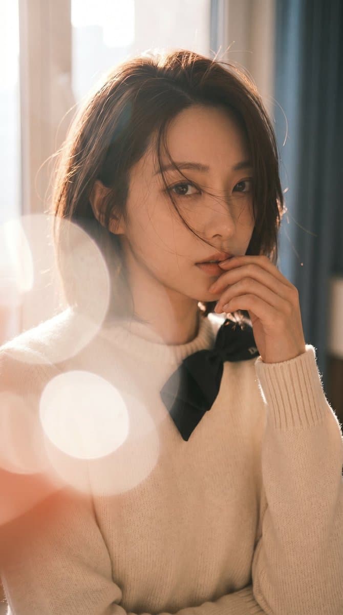 人物柔光侧颜电影感肖像