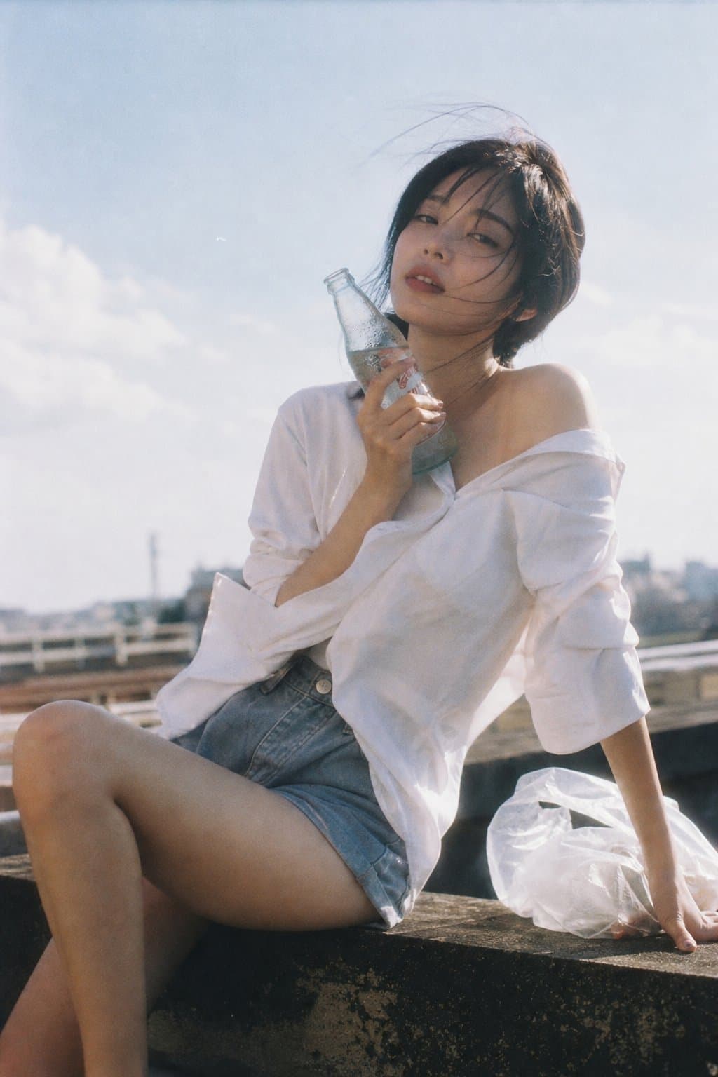 胶片风夏日天台少女 - 图片 1